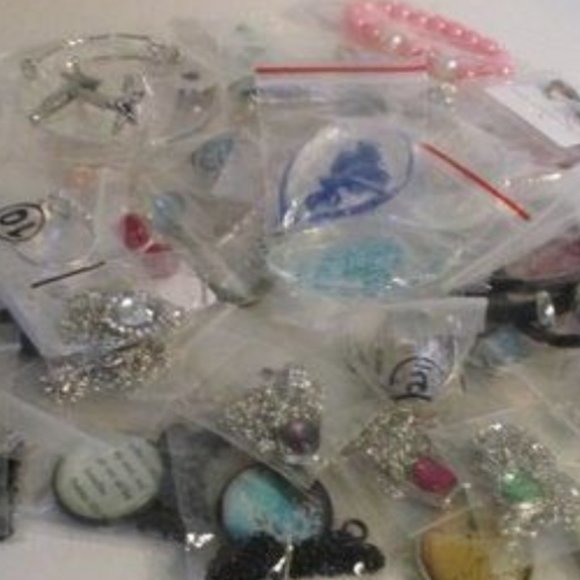 15 Jewelry plus 5? This & that 20 items you will receive A GREAT BUNDLE DEAL - Picture 5 of 16